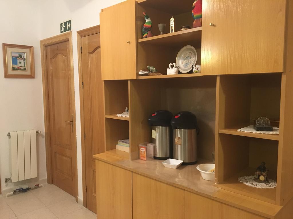 Hostal R. Lido Madrid Exteriör bild