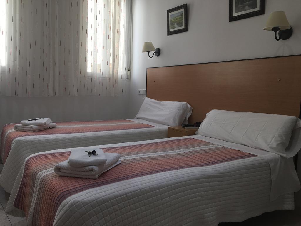 Hostal R. Lido Madrid Exteriör bild