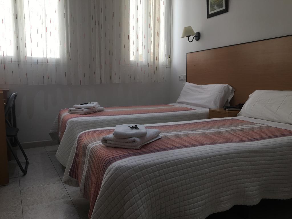 Hostal R. Lido Madrid Exteriör bild