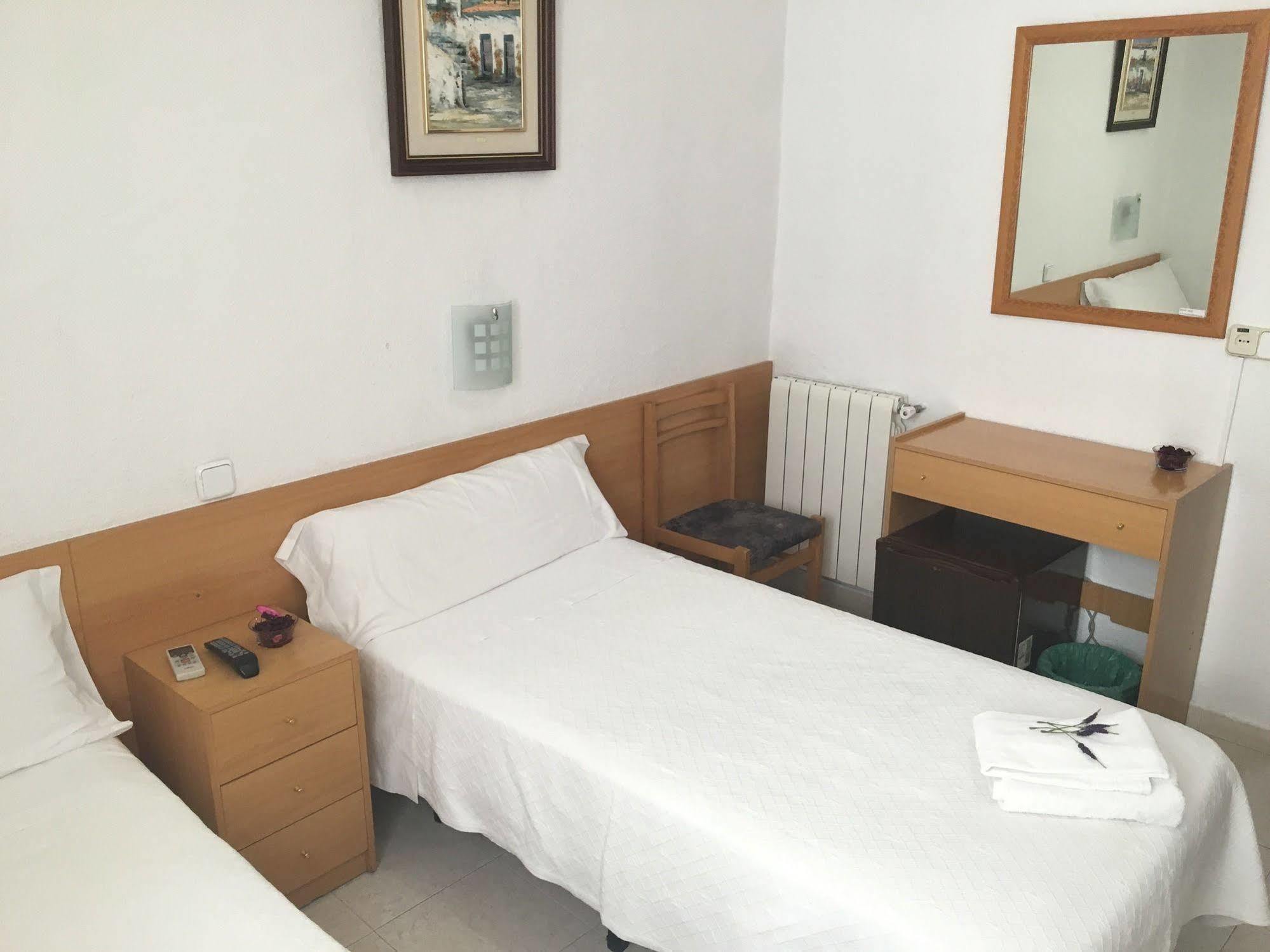 Hostal R. Lido Madrid Exteriör bild