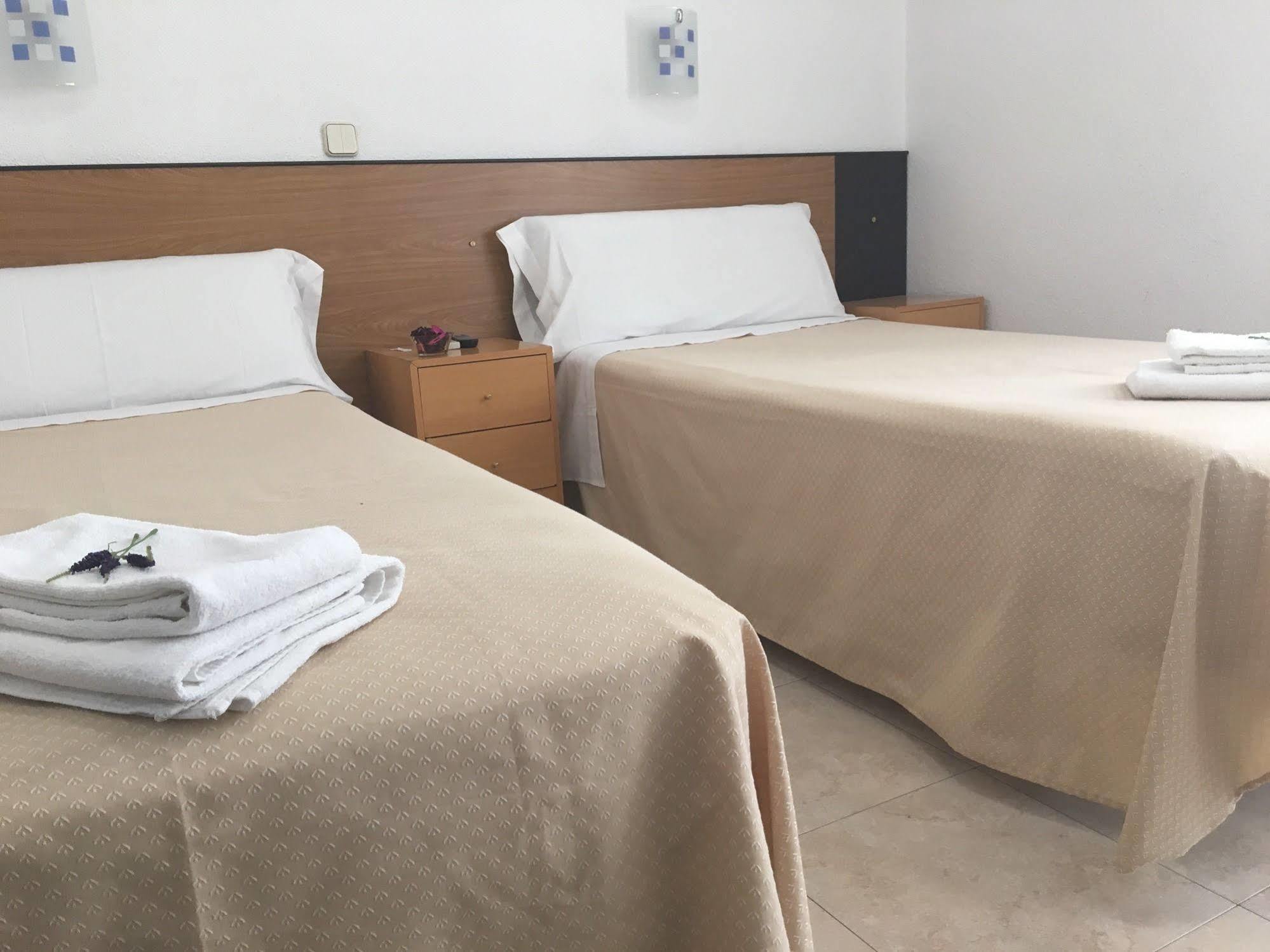 Hostal R. Lido Madrid Exteriör bild